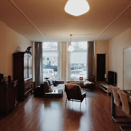 Guesthouse Uit De Kunst Leeuwarden Bagian luar foto