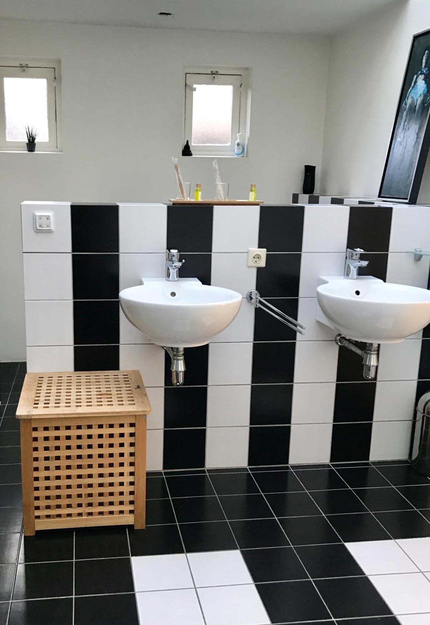 Guesthouse Uit De Kunst Leeuwarden Bagian luar foto