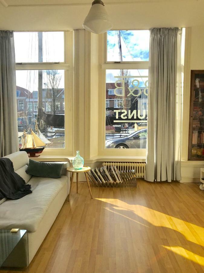 Guesthouse Uit De Kunst Leeuwarden Bagian luar foto