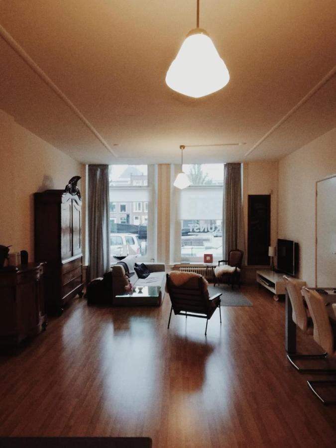 Guesthouse Uit De Kunst Leeuwarden Bagian luar foto